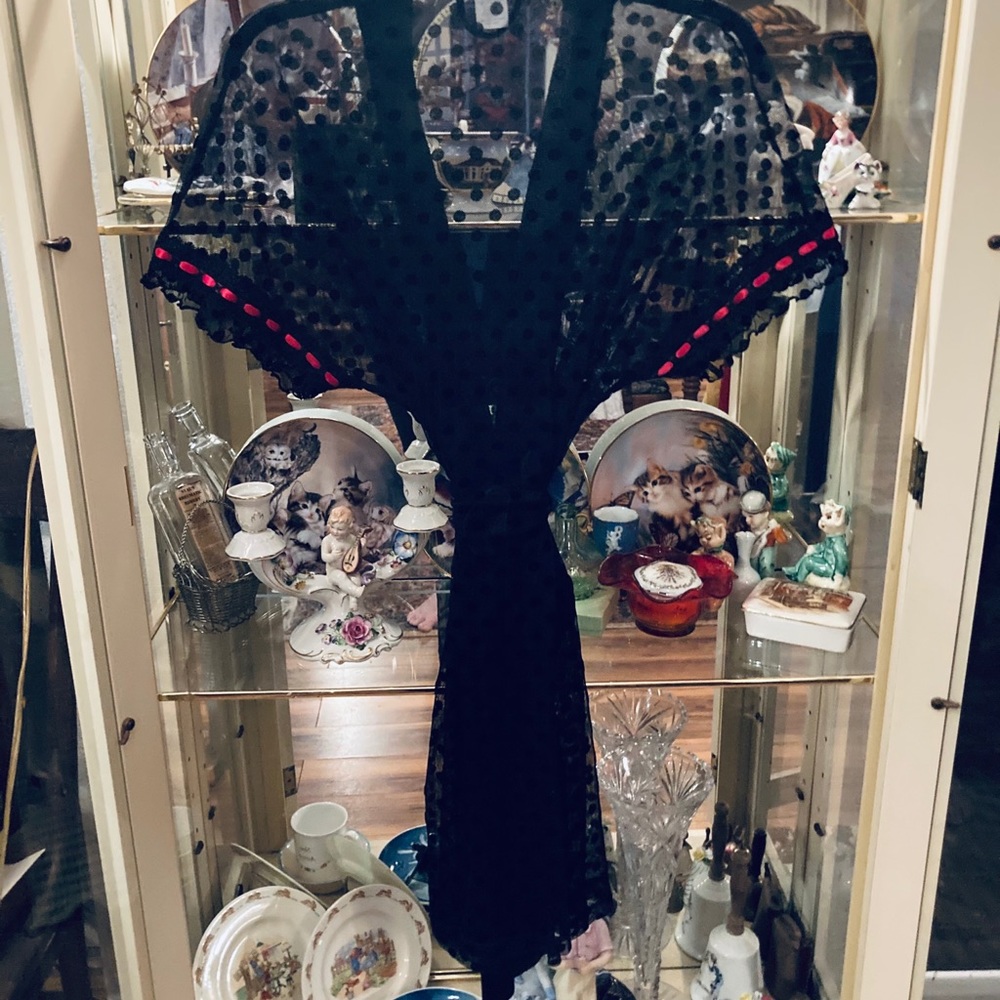 VINTAGE LINEA DONATEELLA BLACK & RED FISHNET ROBE - Picture 6 of 6